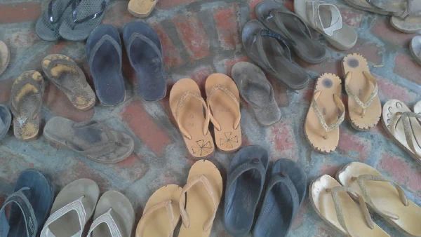 500+ monks at Pa-Auk Main. Some slippers go missing, but not these.